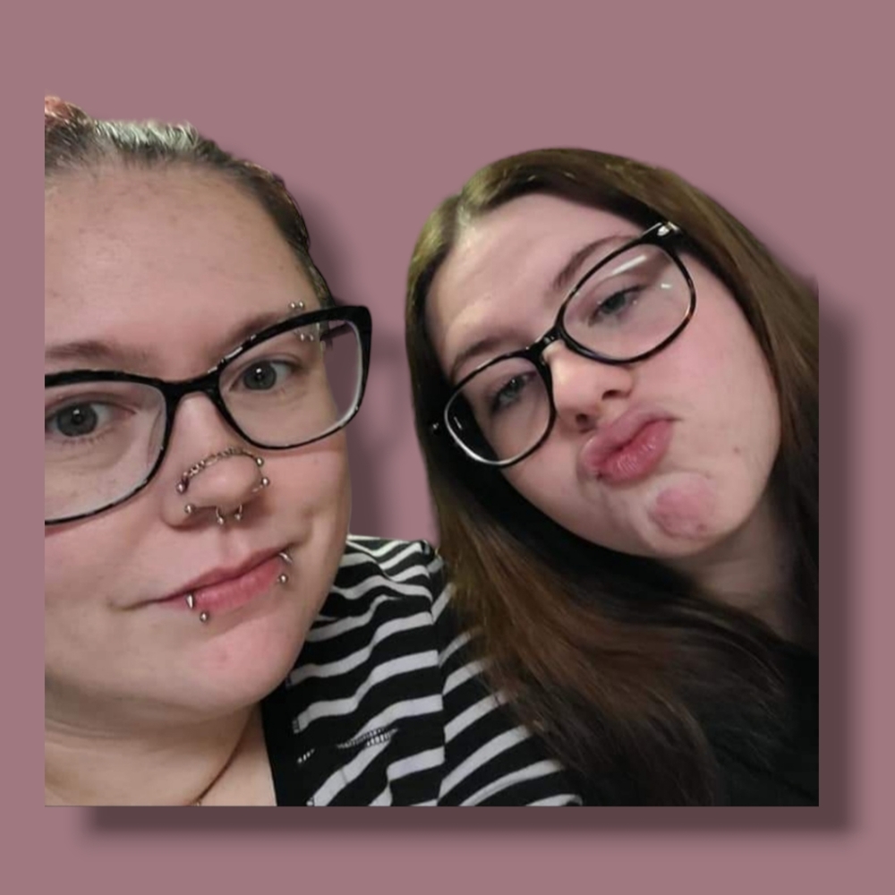 Meet Your Poshers! Sarah & Chey!